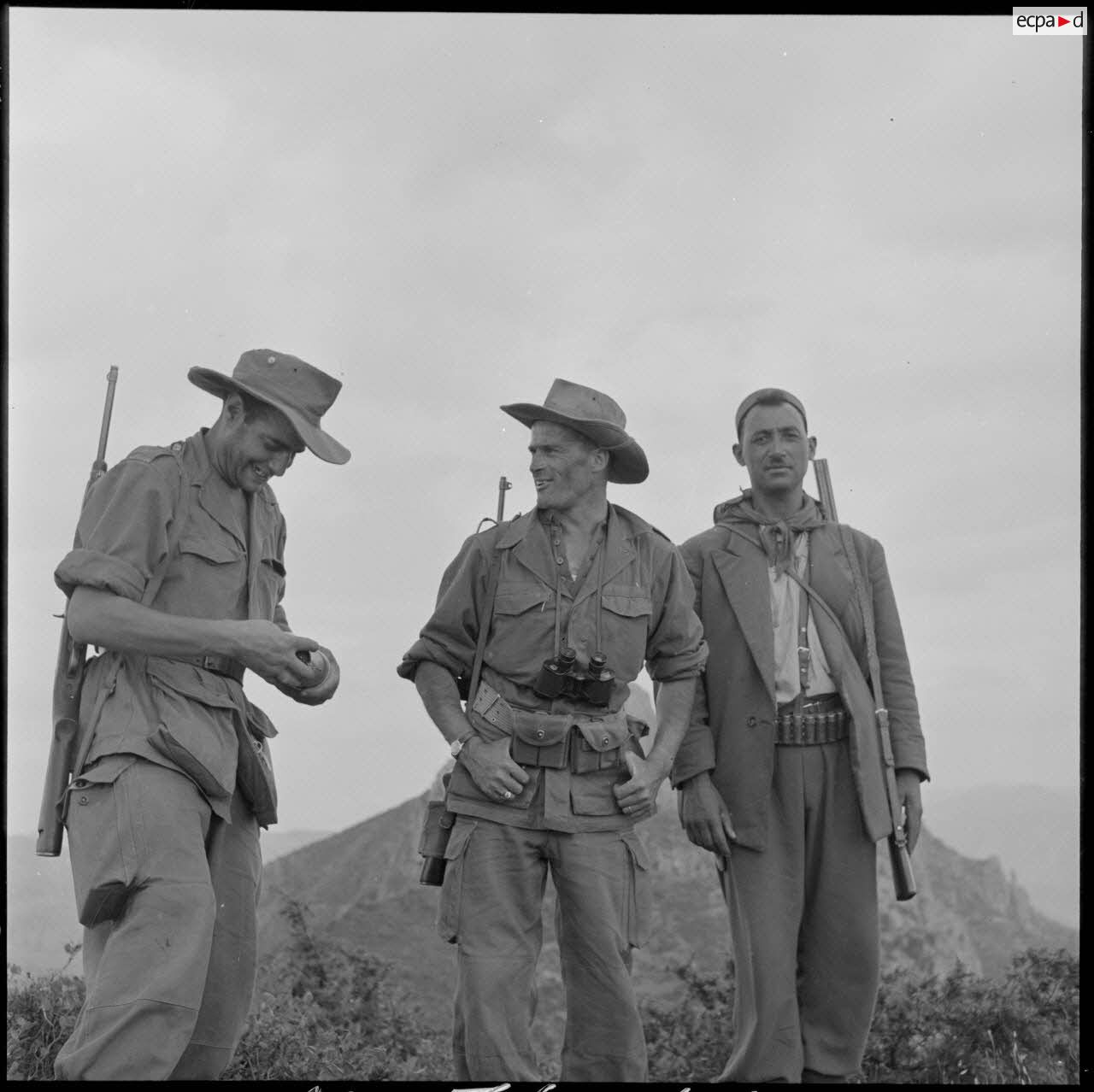 Soldats et harki participant à l'opération Espérance.
