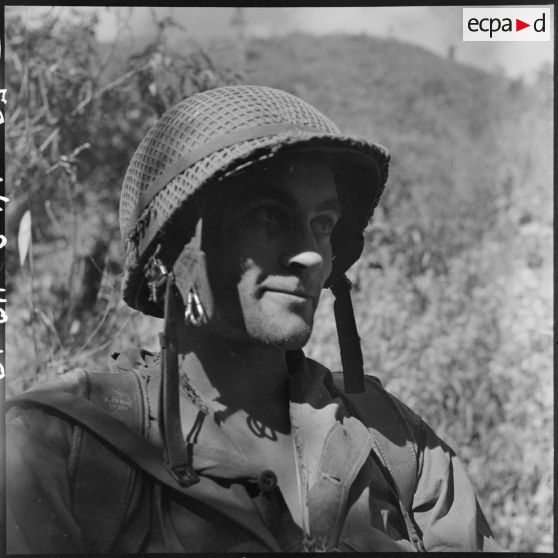 Portrait d'un chef de groupe de la colonne Langlais se dirigeant vers le Laos.