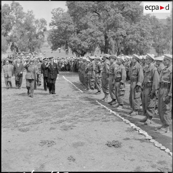 Revue des troupes à Kherba.