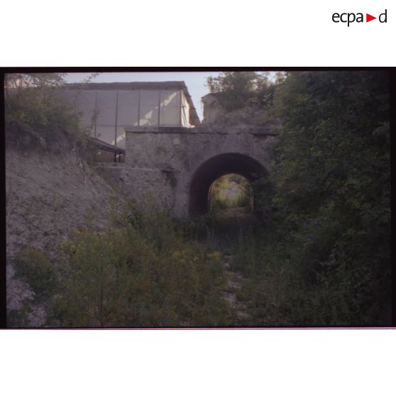 Fort de la Pompelle. Passage couvert sur la rue du rempart. [légende d'origine]