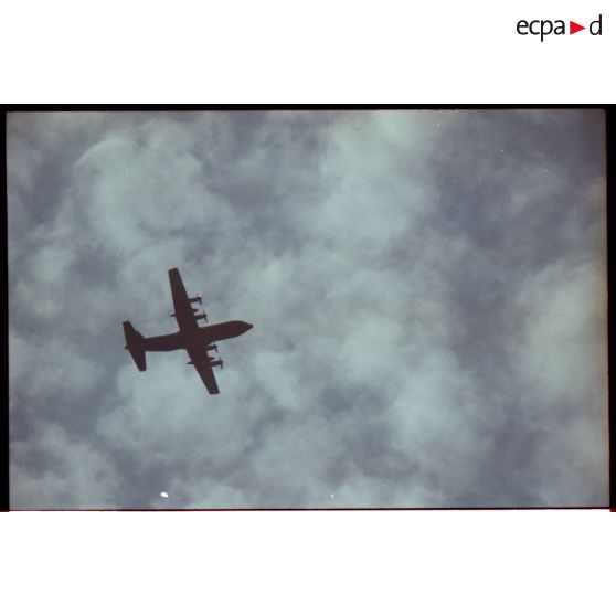 C130 Hecules. [légende d'origine]
