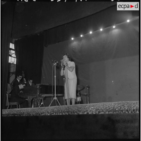 Boufarik. Camp Videau. La Saint-Eloi à l'ERGM/EB. La chanteuse Yvette Giraud.