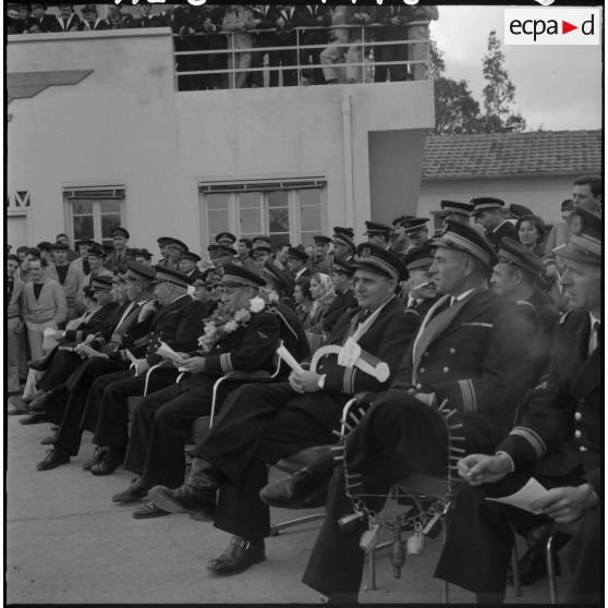 Fête de la Sainte-Barbe et de la Saint-Eloi à la base navale de Lartigue. Les autorités assistent au spectacle.