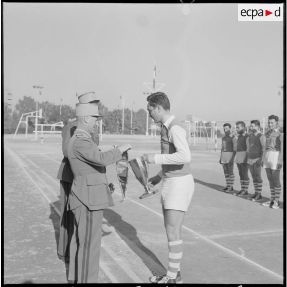 Finale des championnats de handball de la 10e région militaire (RM) au stade Leclerc à Alger.