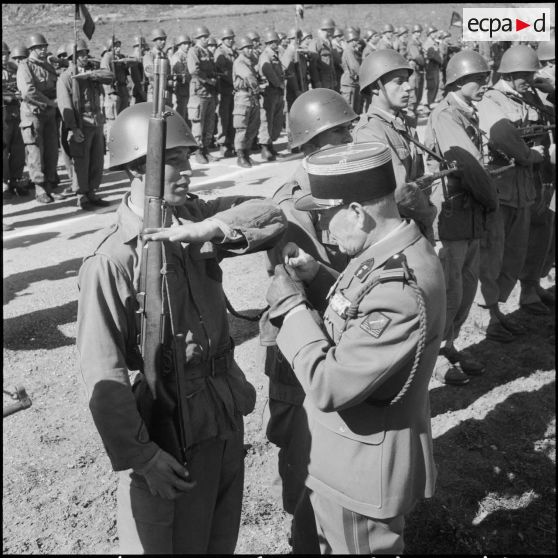 Remise de décoration.