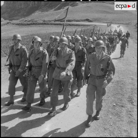 Défilé des compagnies du 153e régiment d'infanterie.