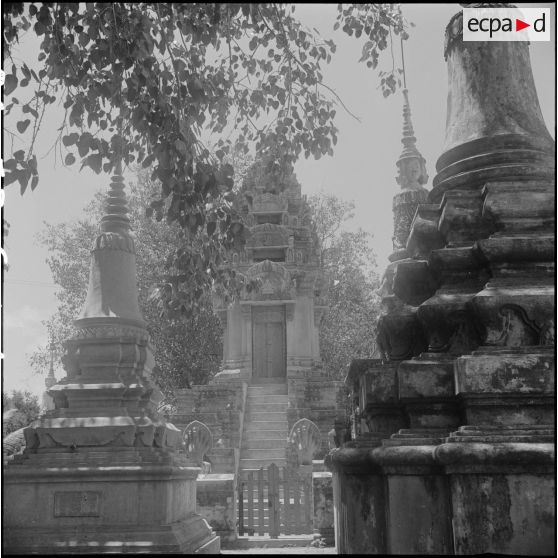 Stupas du Wat Botum Vathey.