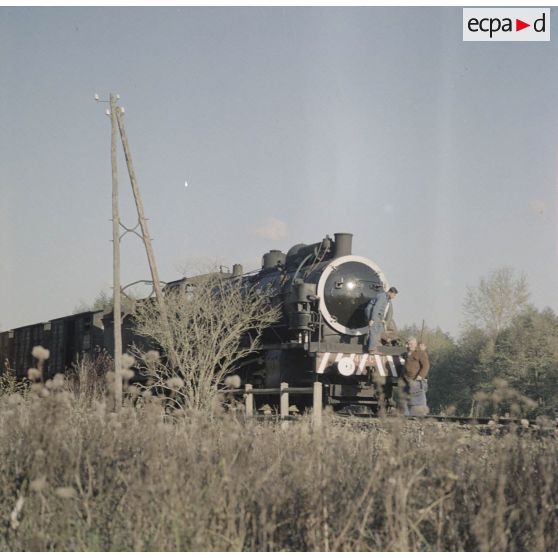 Sur le tournage du film Le jour le plus long. Arrivée du train.