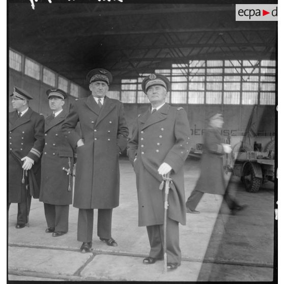 Lors de leur visite sur la base aérienne 108 de Marignagne, les autorités assistent à des démonstrations et évolutions aériennes.