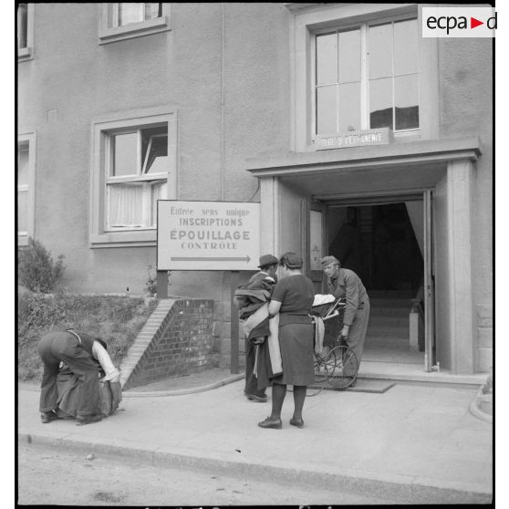 Le camp de rapatriement pour personnes déplacées de Knielingen (3 km de Karlsruhe).