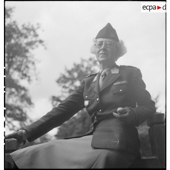 Portrait du commandant Florence Conrad, cheffe du groupe des Rochambelles, 1re compagnie du 13e bataillon médical (13e BM) de la 2e division blindée (2e DB).