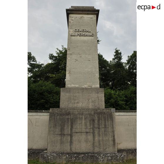 Monument érigé en l'honneur du général Pershing dans le cimetière des Gonards à Versailles.